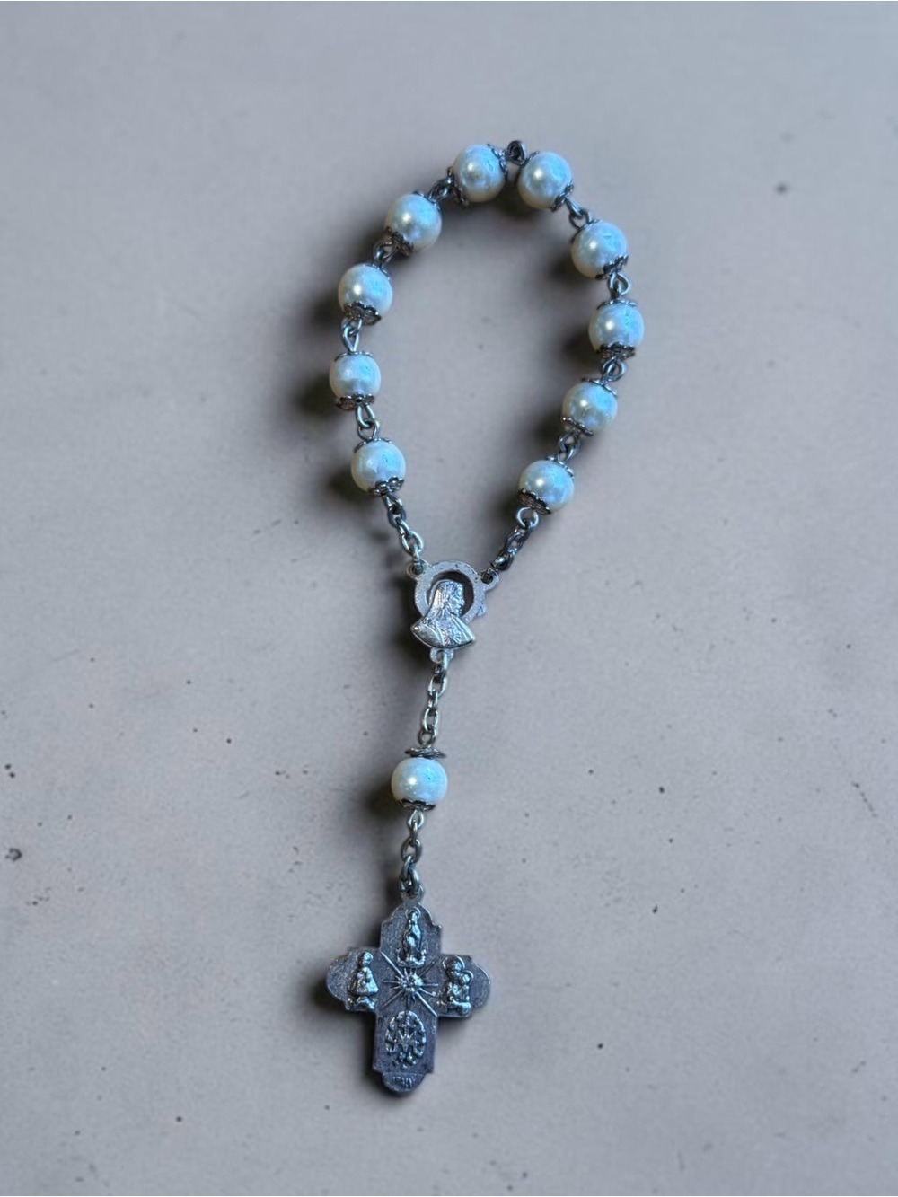🫶🏻 Vintage White Rosary Bracelet with Cross Pendant